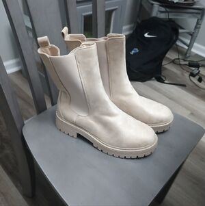 Source Unknown Beige Heeled Boots